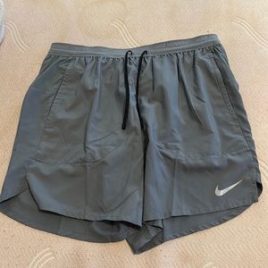 Size M Mens Running Shorts 7”